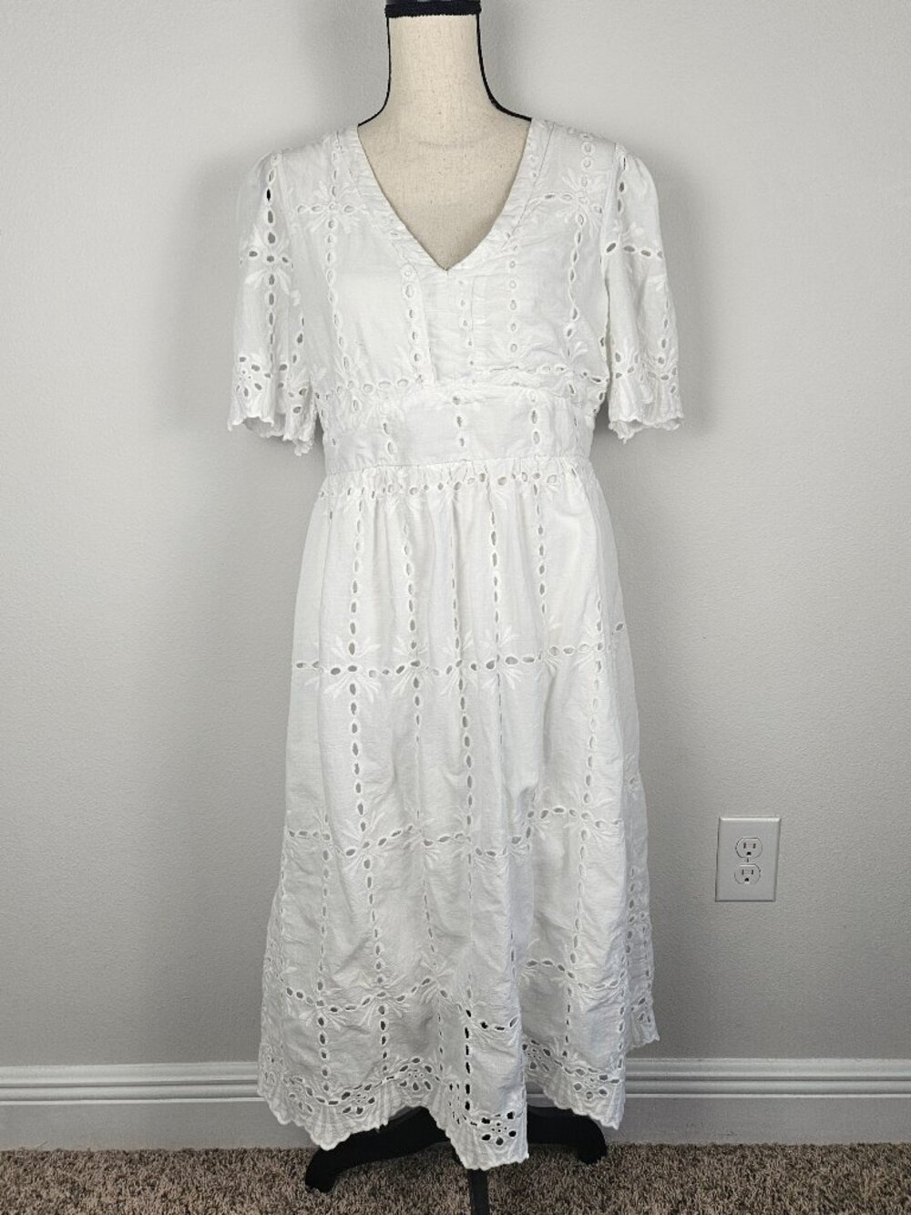 Gilli White Eyelet Midi Dress